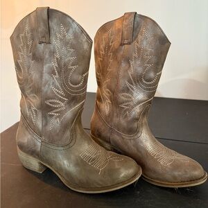 Women’s cowboy boots